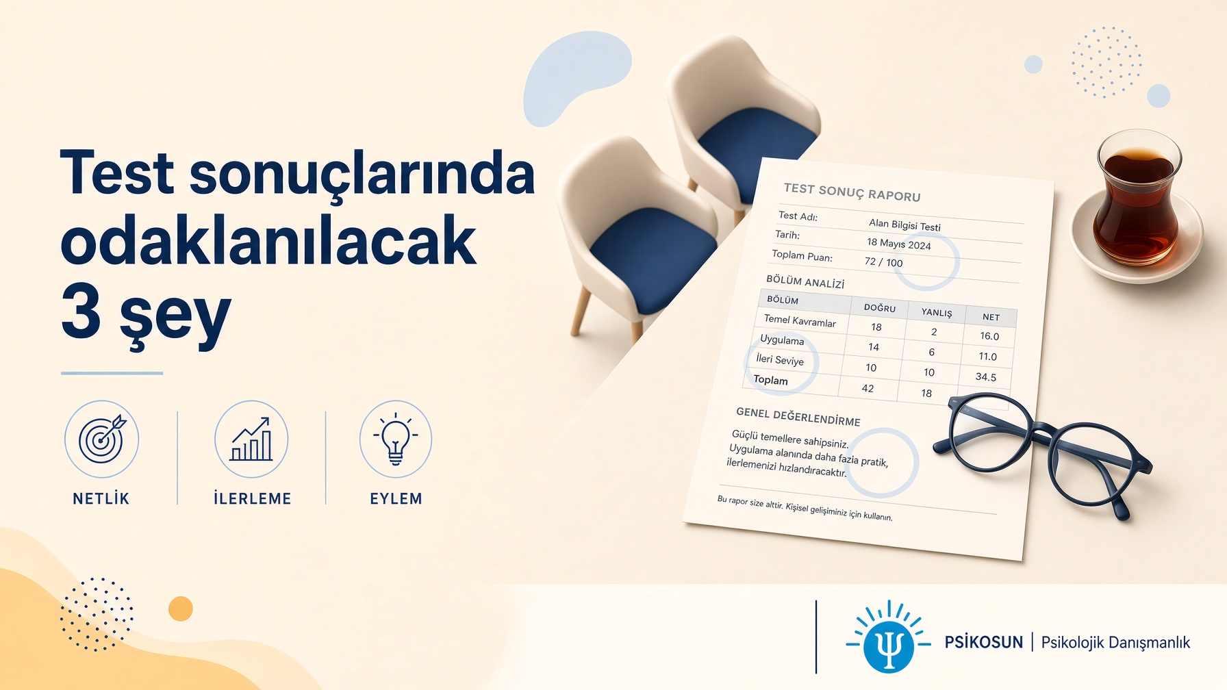 Masada okuma gözlüklü sınav sonuç kâğıdı, üç mavi odak halkası, çay bardağı ve iki sandalye; veliler için deneme rehberi